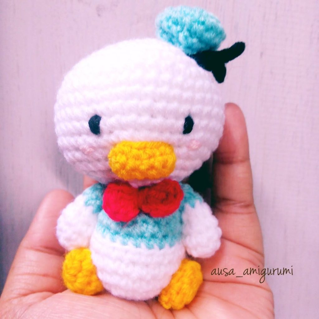 Donald Duck amigurumi crochet free pattern
